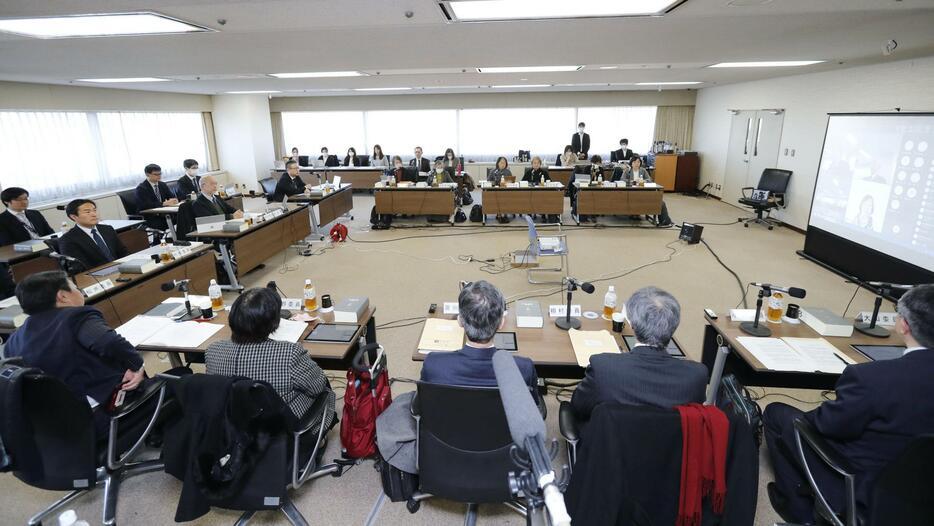 法制審議会の家族法制部会＝30日午後、法務省