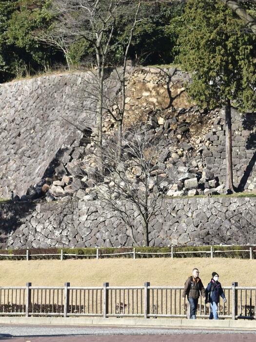 能登半島地震で崩落した金沢城公園の石垣＝14日、金沢市