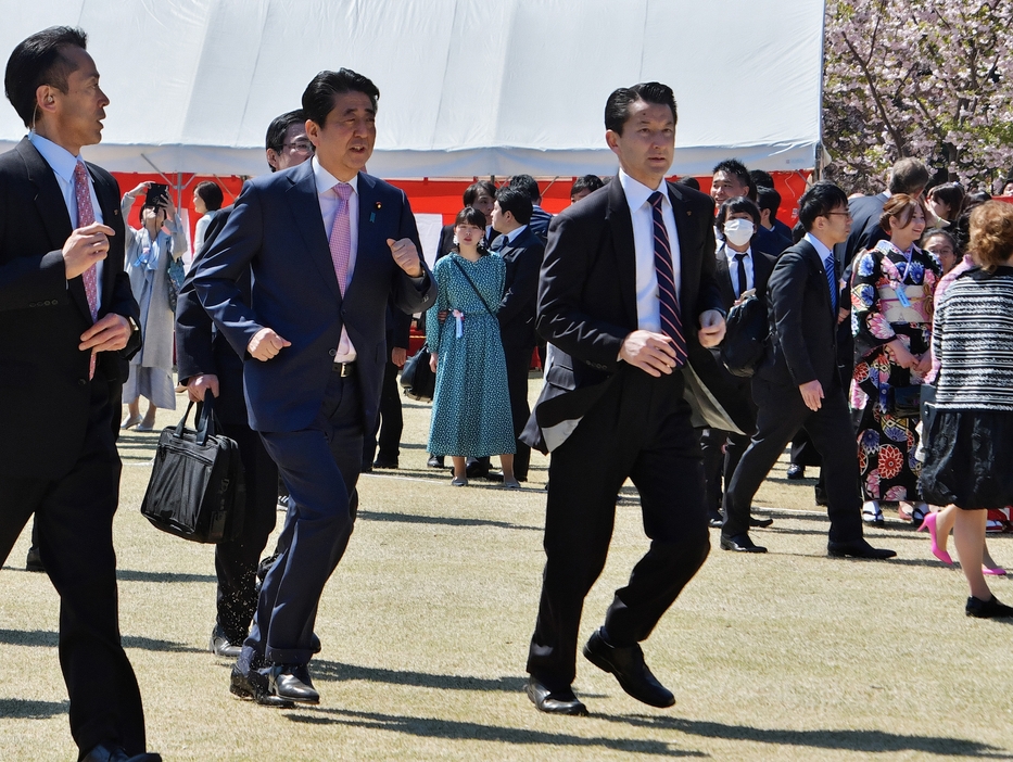 ［写真］安倍元総理が主催した2019年の桜を見る会（アフロ）