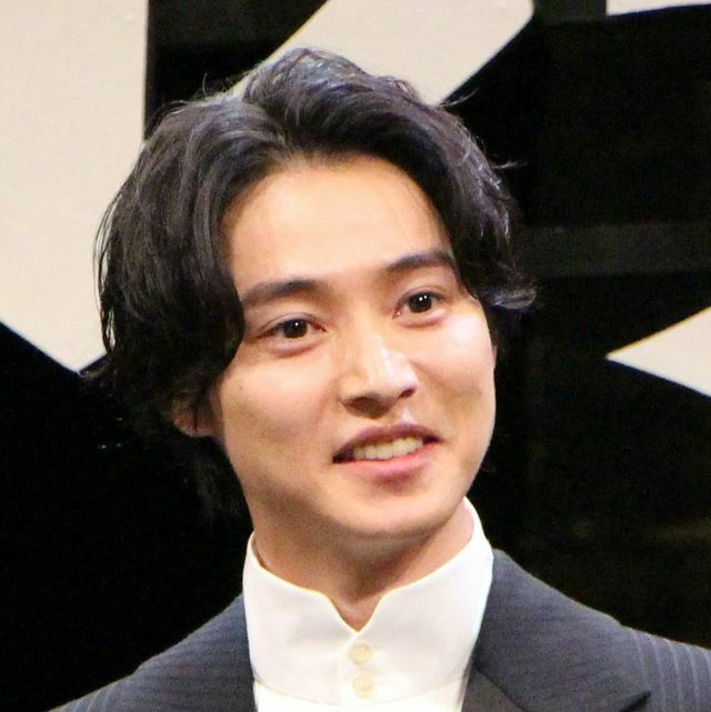 舞台挨拶に登場した山﨑賢人さん