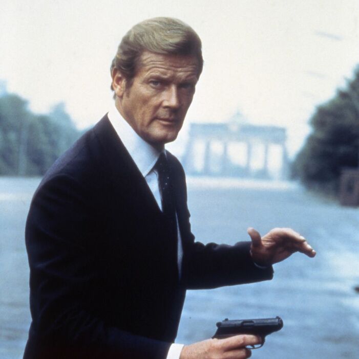 1983年、映画『007／オクトパシー』のセットでのロジャー・ムーア。Sunset Boulevard//Getty Images