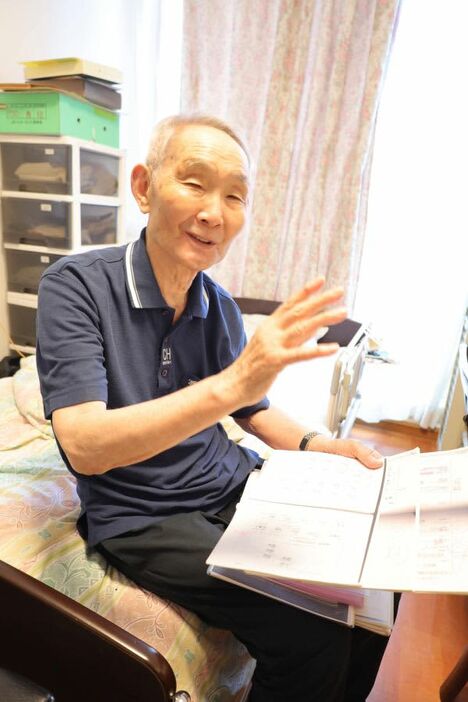 大阪府豊中市の山内研治さん。８８歳＝２０２３年７月撮影