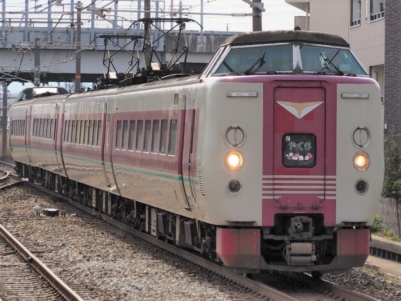 ＪＲ西日本が特急「やくも」で運用してきた３８１系＝２０１７年３月２５日、岡山県倉敷市（筆者撮影）