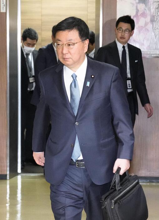 自民党安倍派の幹事会に臨む松野前官房長官＝19日午後、東京・永田町