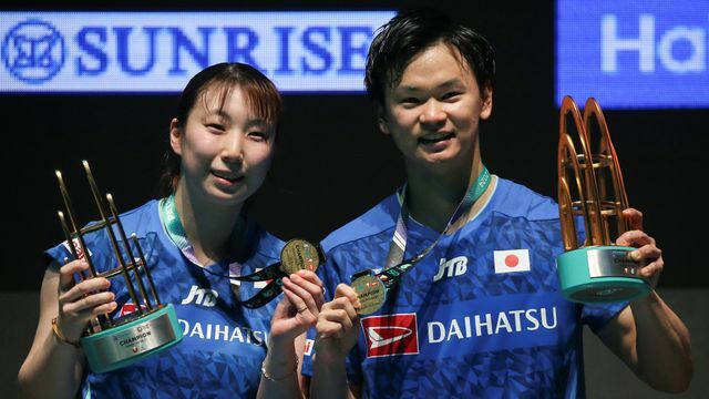 東野有紗選手&渡辺勇大選手(写真:EPA＝時事)