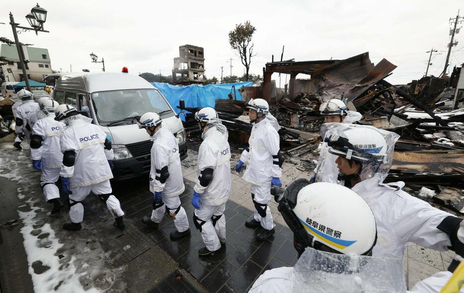 石川県輪島市の「輪島朝市」で行われた大規模捜索＝9日午後