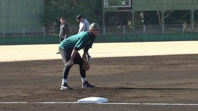 サードでノックを受ける巨人・坂本勇人選手