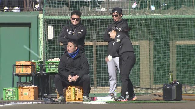 外野へナイスショットを飛ばす女子ゴルフ・阿部未悠プロ