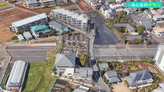 道路に挟まれた寺の敷地