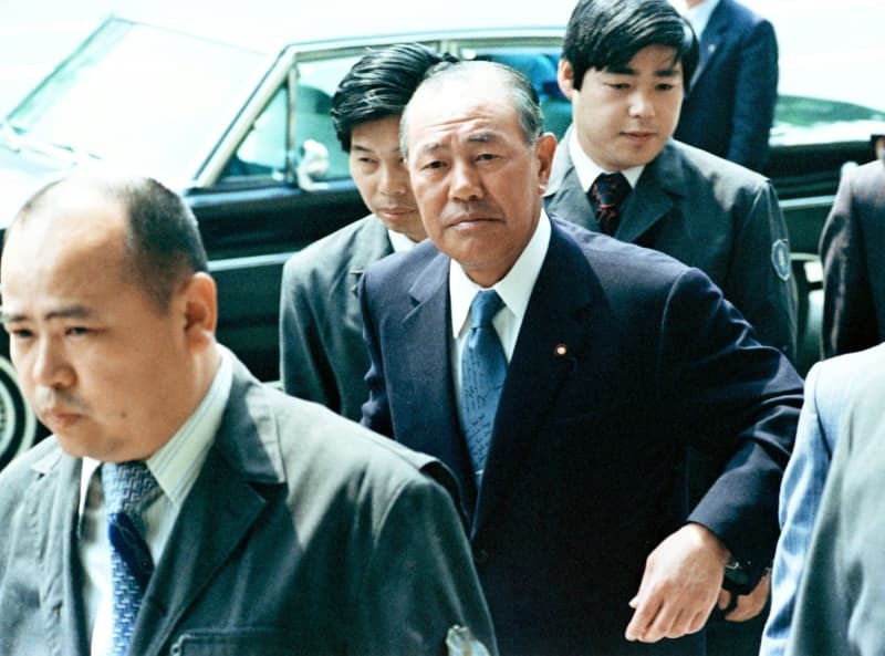 東京地裁に入る田中元首相＝１９７８年５月