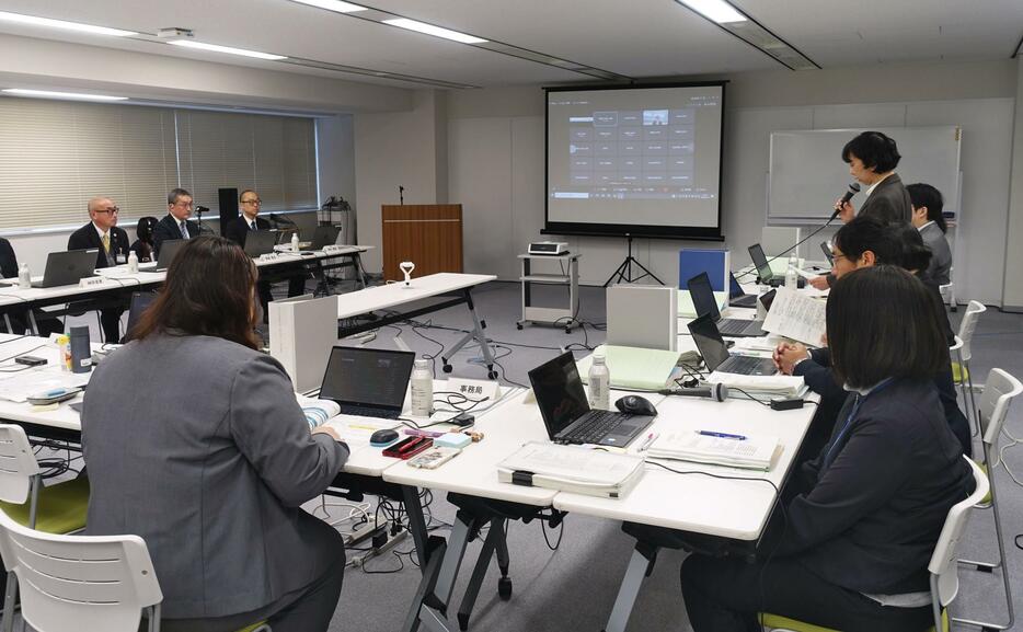 熱中症対策が話し合われた環境省の専門家検討会＝18日午後、東京都千代田区