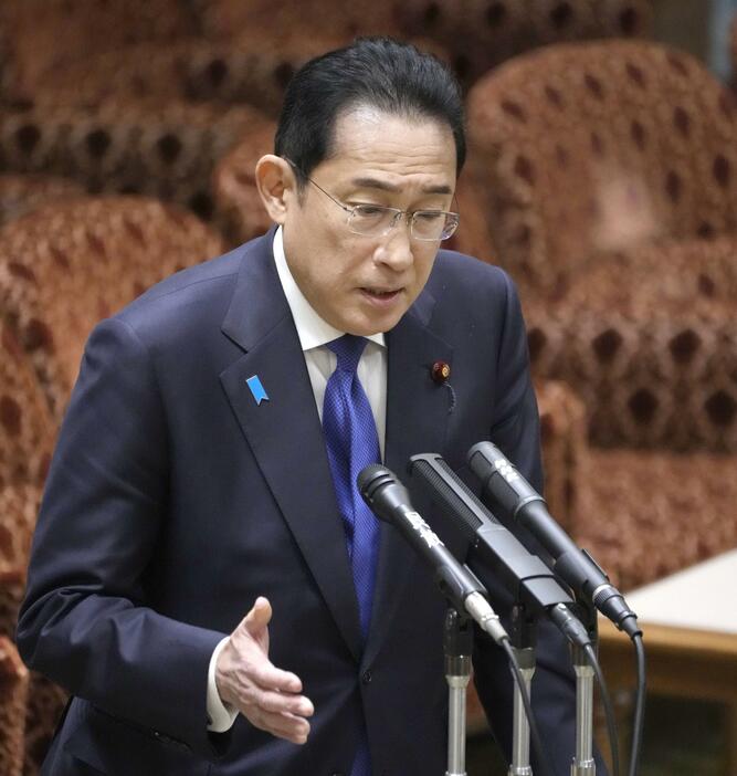 参院予算委で答弁する岸田首相＝29日午後