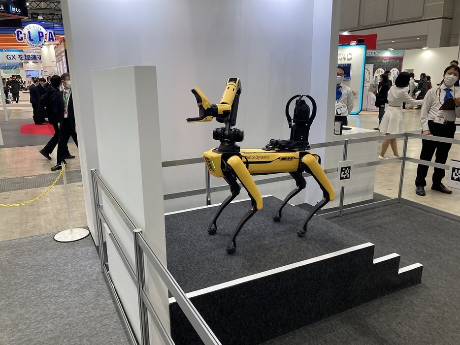 四足歩行ロボットによるプラント点検自律化の提案（横河グループ）