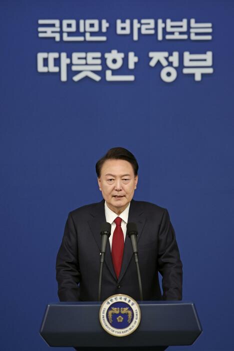 1日、新年の辞を発表する韓国の尹錫悦大統領＝ソウル（大統領府提供・聯合＝共同）