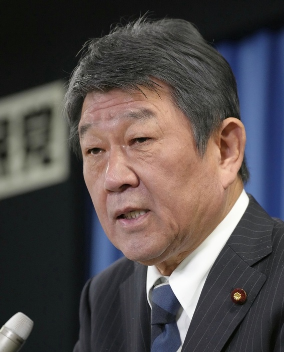 記者会見する自民党の茂木幹事長＝2023年12月、東京・永田町の党本部