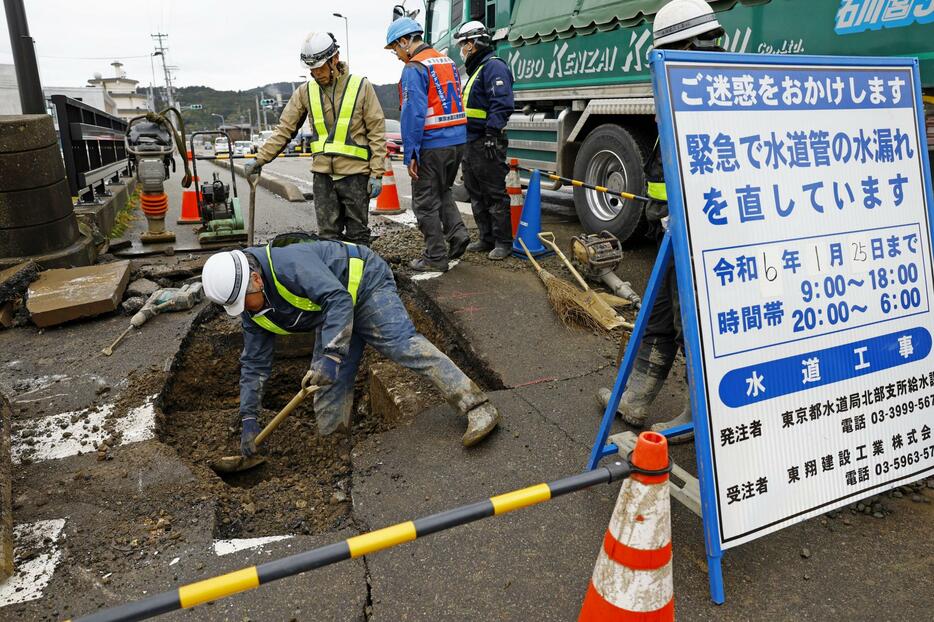 石川県輪島市で続く水道の復旧工事＝22日午後
