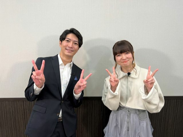 インタビューを終えた、種﨑敦美さんと伊藤遼アナウンサー