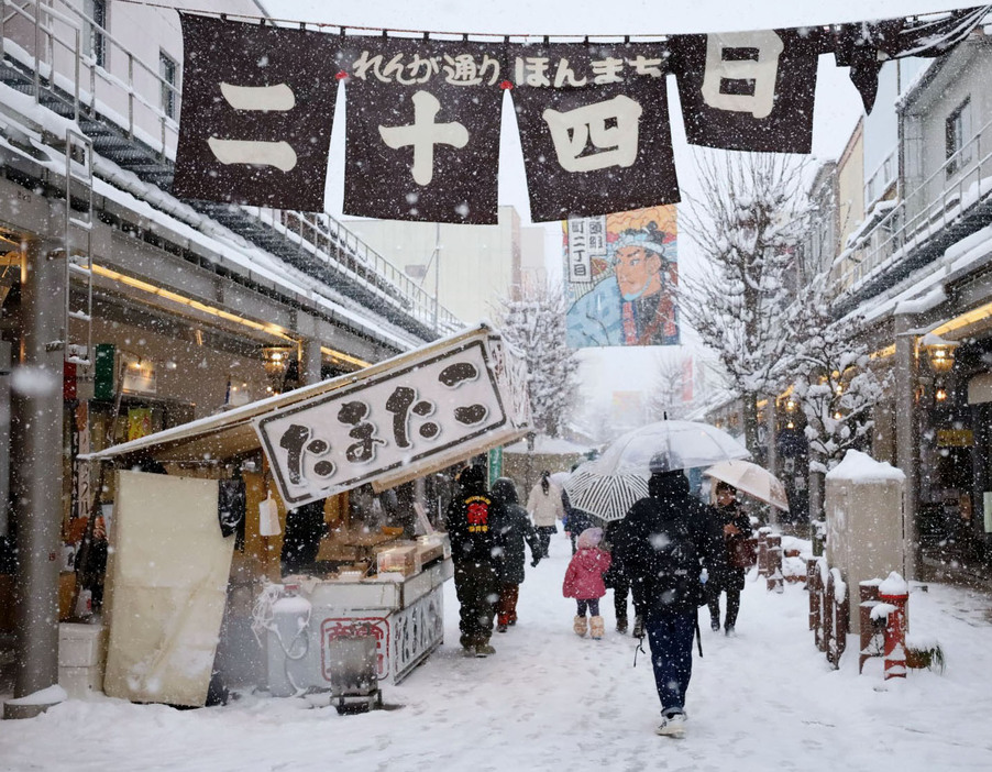 岐阜県高山市で開催された二十四日市＝24日