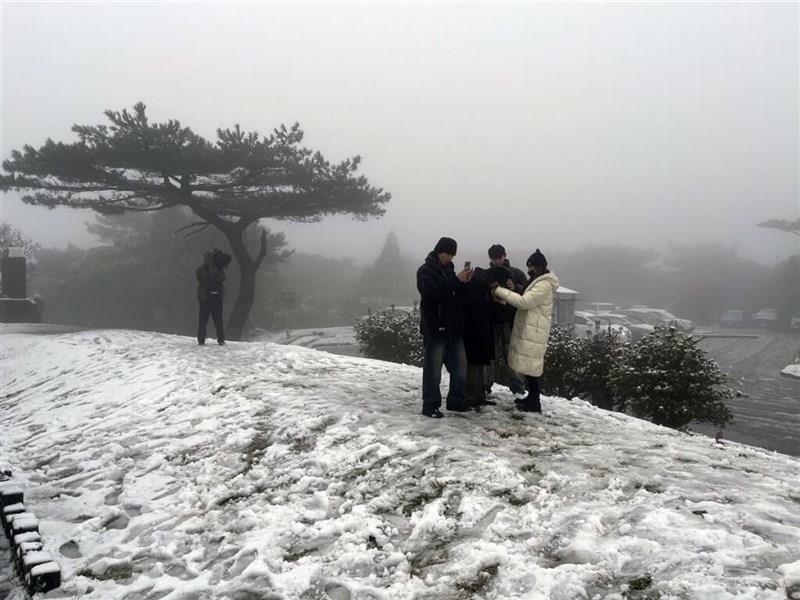 雪交じりの雨が降った台北市の陽明山