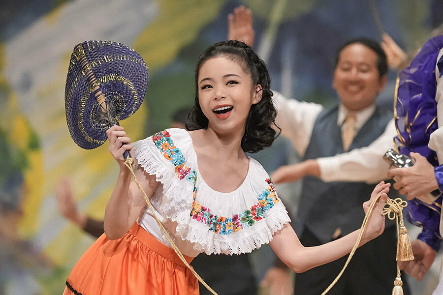 劇中歌の『コペカチータ』を歌い踊るスズ子（趣里）(C)NHK