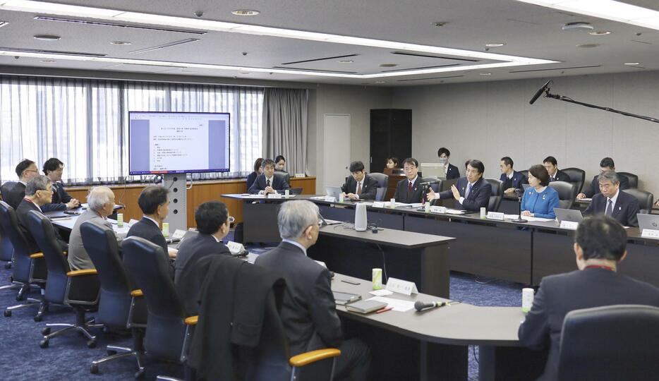 大阪・関西万博の「予算執行監視委員会」の初会合＝25日午後、経産省