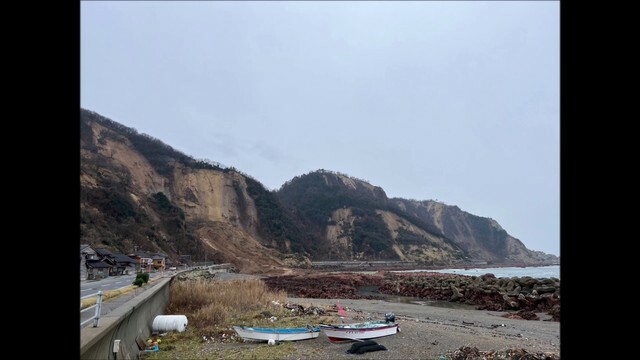 土砂で寸断された国道２４９号