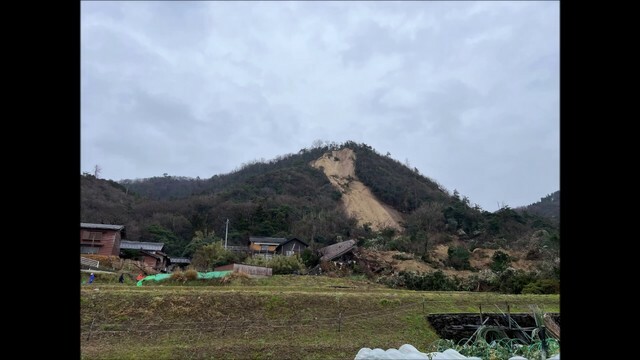 珠洲市仁江町で起きた崖崩れ（Aさん親族１月２日撮影）