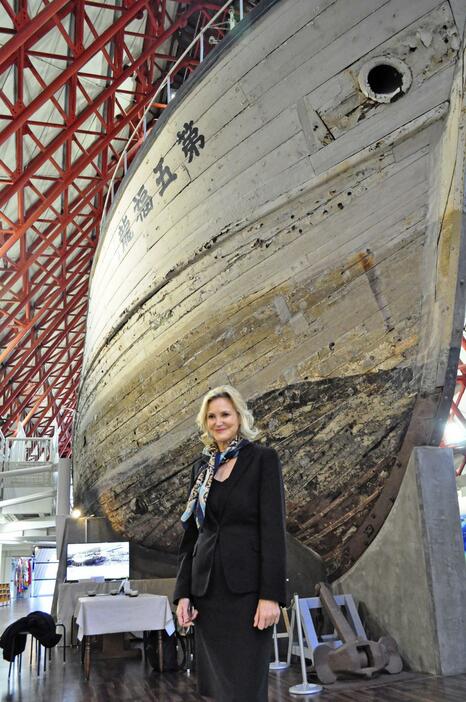 東京都江東区の都立第五福竜丸展示館を訪問した、ICANのメリッサ・パーク事務局長＝23日