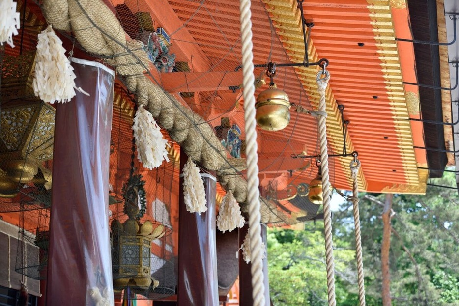 八坂神社本殿の下には青龍が棲んでいると言われています