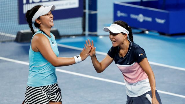 左から穂積絵莉選手、二宮真琴選手(写真：ロイター/アフロ)※写真は昨年の東レ・パンパシフィックOP