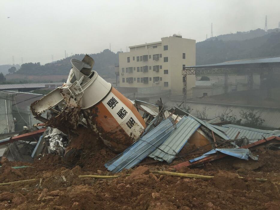 破壊された車両＝2015年12月20日（写真：ロイター/アフロ）