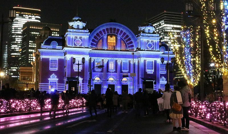 [写真]歴史的な建造物もプロジェクションマッピングで変化が＝25日午後7時半ごろ、大阪市中央公会堂で