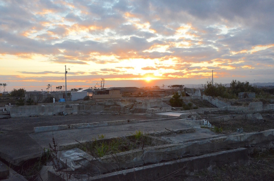 3千人弱が暮らしていた荒浜地区。家の土台だけが残ったままになっていたが、最近撤去工事が進んでいる（12月8日撮影）