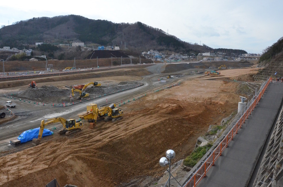 町の大半は土盛り工事の真っ最中だ