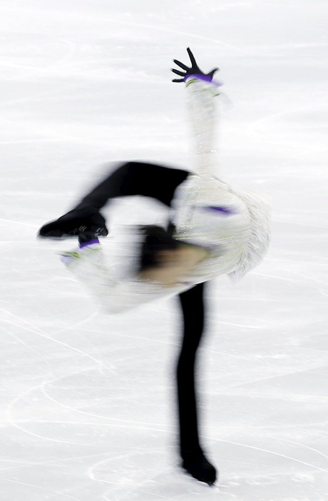 スピードに乗ったスピン＝2015年12月12日（写真：ロイター/アフロ）