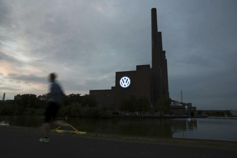 [写真]世界の自動車業界を震撼させたVW排ガス不正問題（ロイター/アフロ）