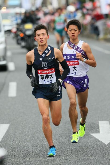 兄・勇馬（左）は前回2区で区間賞（写真：日本スポーツプレス協会/アフロスポーツ）