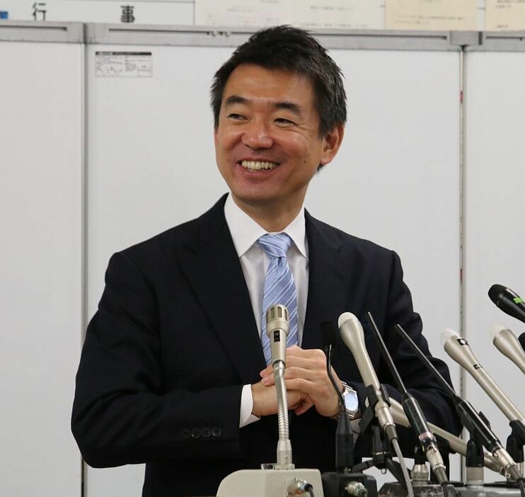 [写真]退任する橋下徹市長＝18日午後1時半ごろ、大阪市役所で