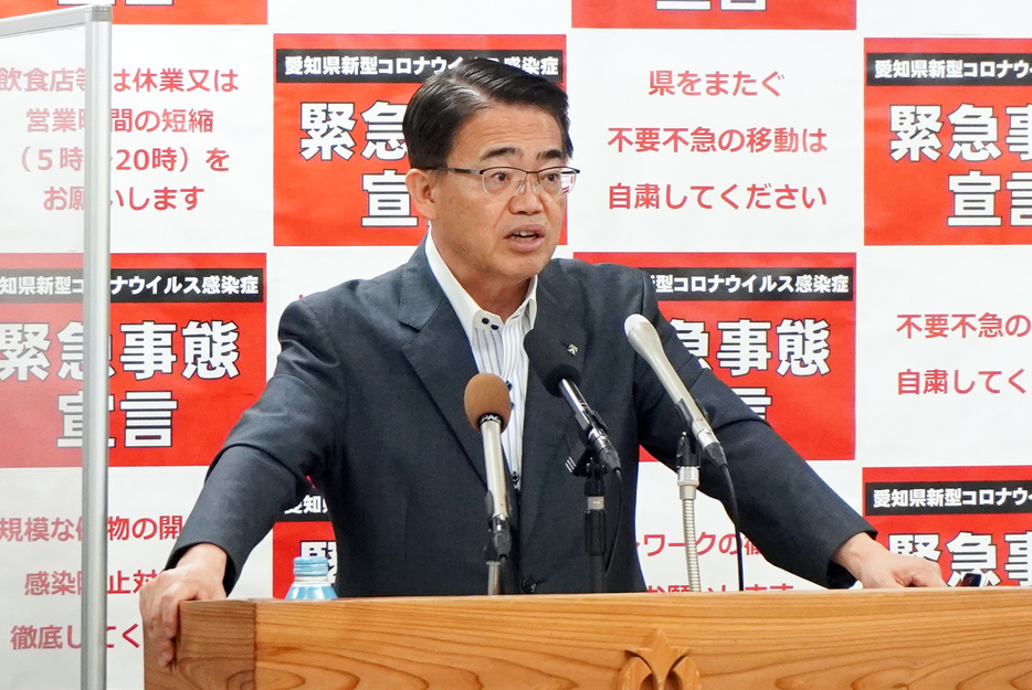 臨時会見を開いた愛知県の大村秀章知事