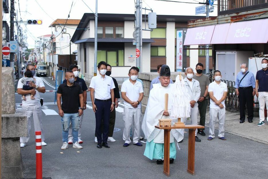 四條畷神社一の鳥居の竣工（しゅんこう）式の様子