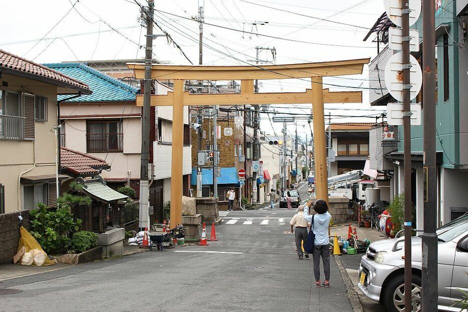 再建した]四條畷神社一の鳥居