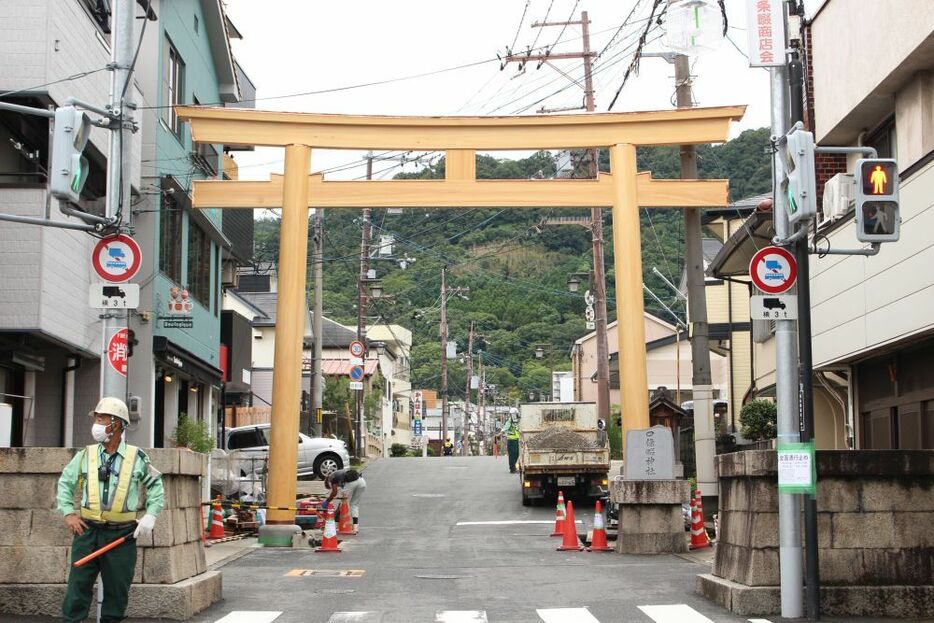 [写真]再建した一の鳥居