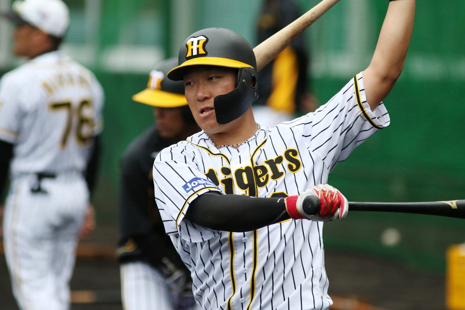 阪神の大山が16号決勝2ラン。3位のヤクルトに逆転勝利した(資料写真・黒田史夫）