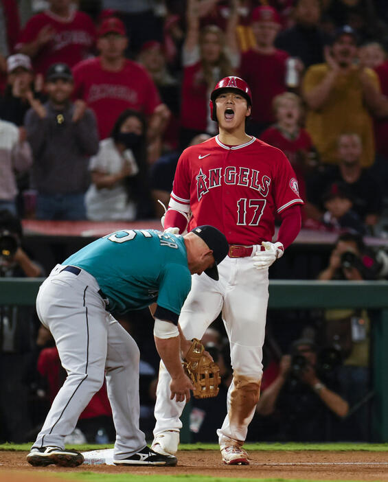 大谷翔平が2打席連続のタイムリー三塁打をマーク。ウイリー・メイズ以来、66年ぶりの「45本塁打、20盗塁、6三塁打」のクリアとなった（ 写真：USA TODAY Sports/ロイター/アフロ）