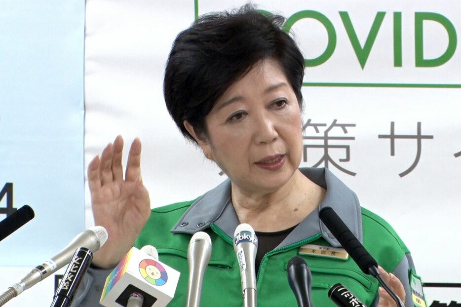 会見する小池知事