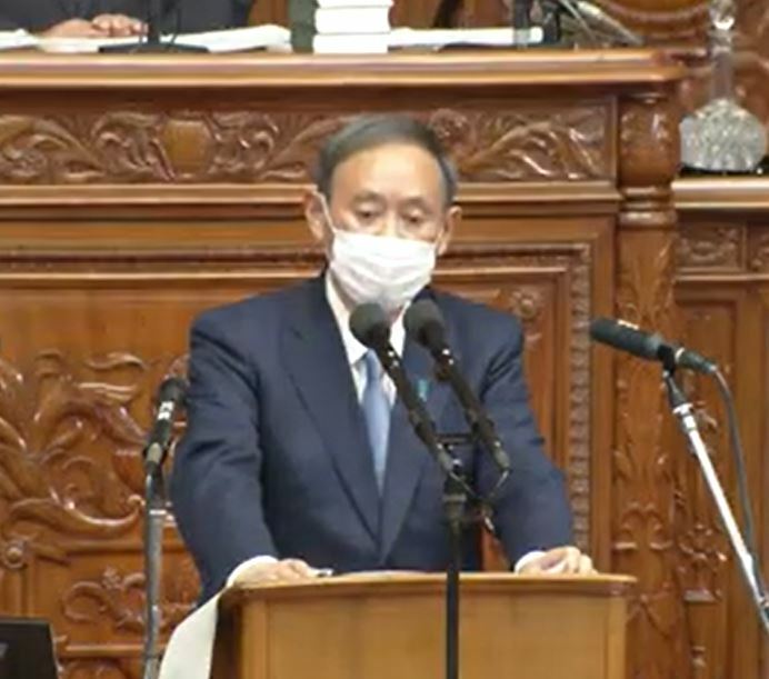 [画像]就任後初となる所信表明演説を行う菅首相