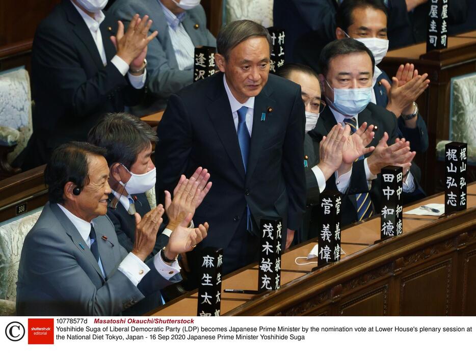 報道各社の世論調査では、菅政権の支持率が高い（写真：REX/アフロ）