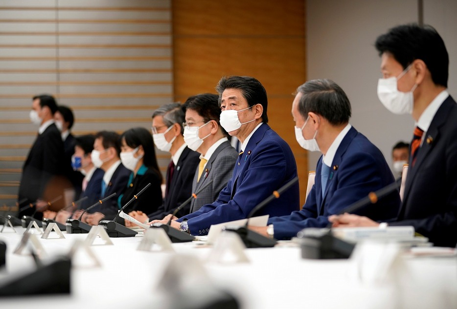 [写真]新型コロナウイルスの感染拡大を受け、政府は4月7日に「緊急事態宣言」を発出した（代表撮影/ロイター/アフロ）