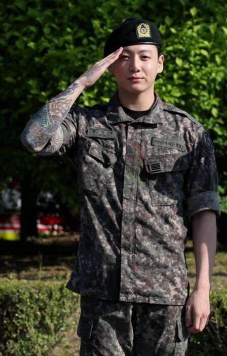 BTS armyブース ジョングク ジン レアな軍服姿に胸キュン♡ BTSジョングク、ジンなどメンバー