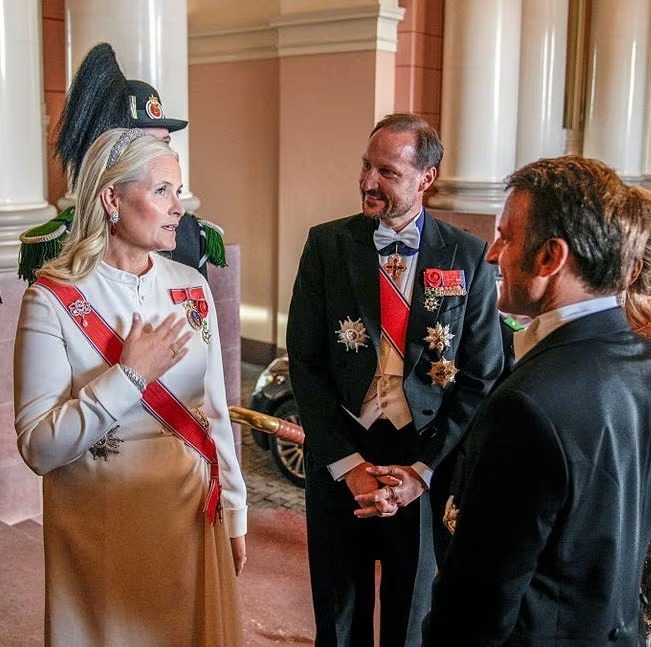ノルウェー王室、仏大統領夫妻を迎え公式晩さん会を開催 豪華な